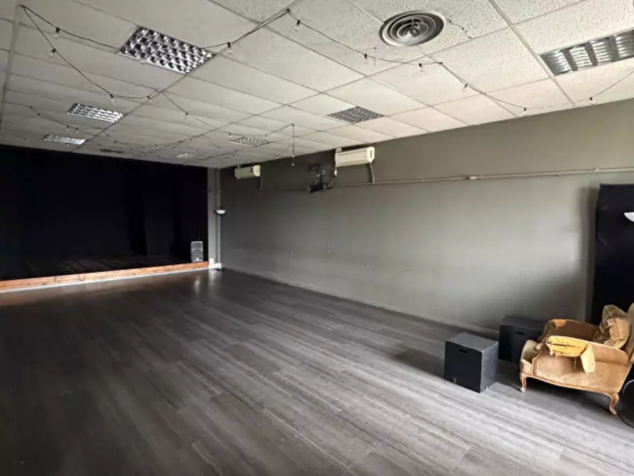 Immagine 15 di Capannone industriale in vendita  in VIA TOMBESI a Ancona