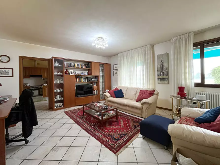 Immagine 1 di Appartamento in vendita  in Via Ugo Patrese a Rovigo