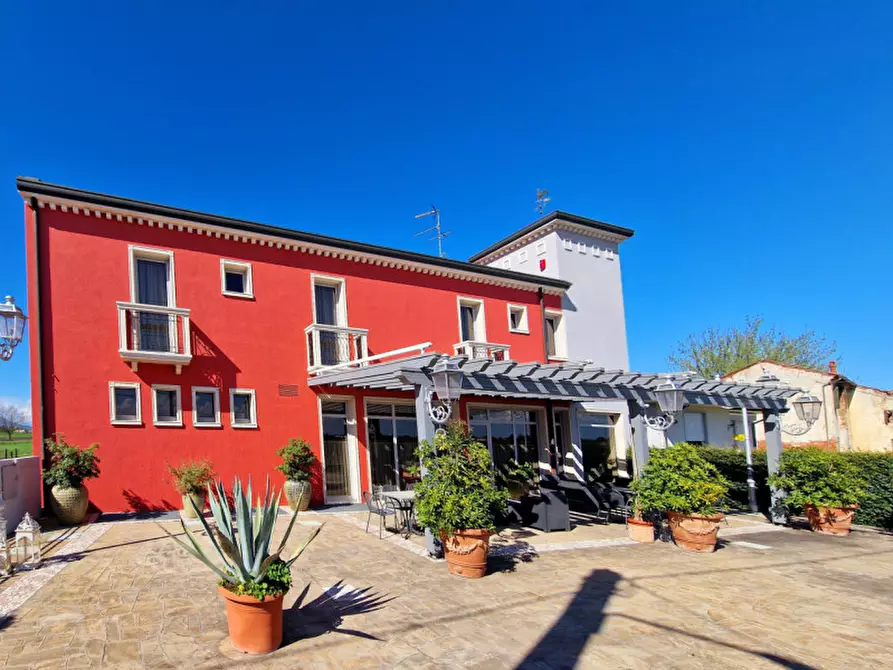 Immagine 1 di Hotel in vendita  in Via Peagna 2 a Stanghella