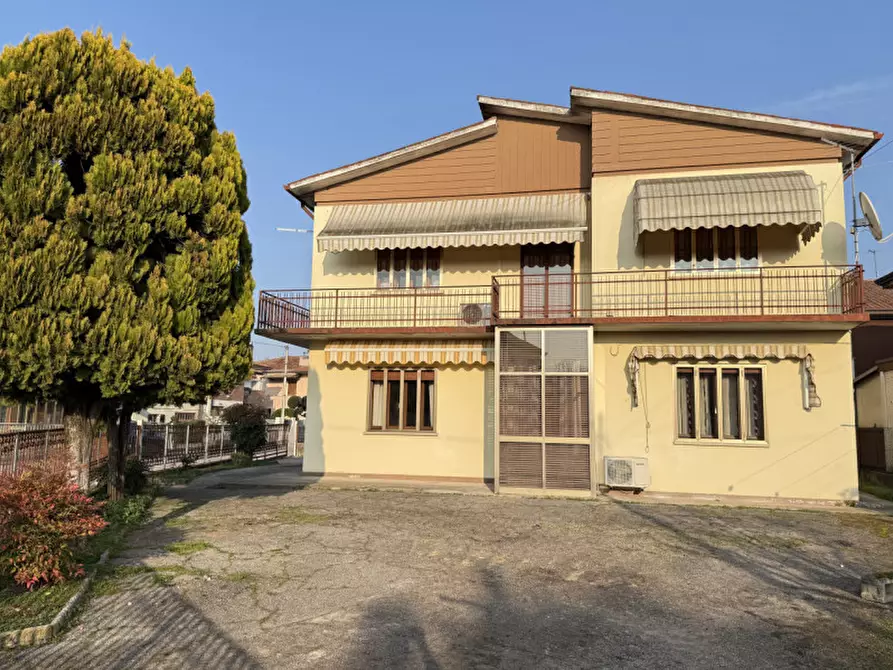 Immagine 1 di Casa indipendente in vendita  in via trento a Solesino