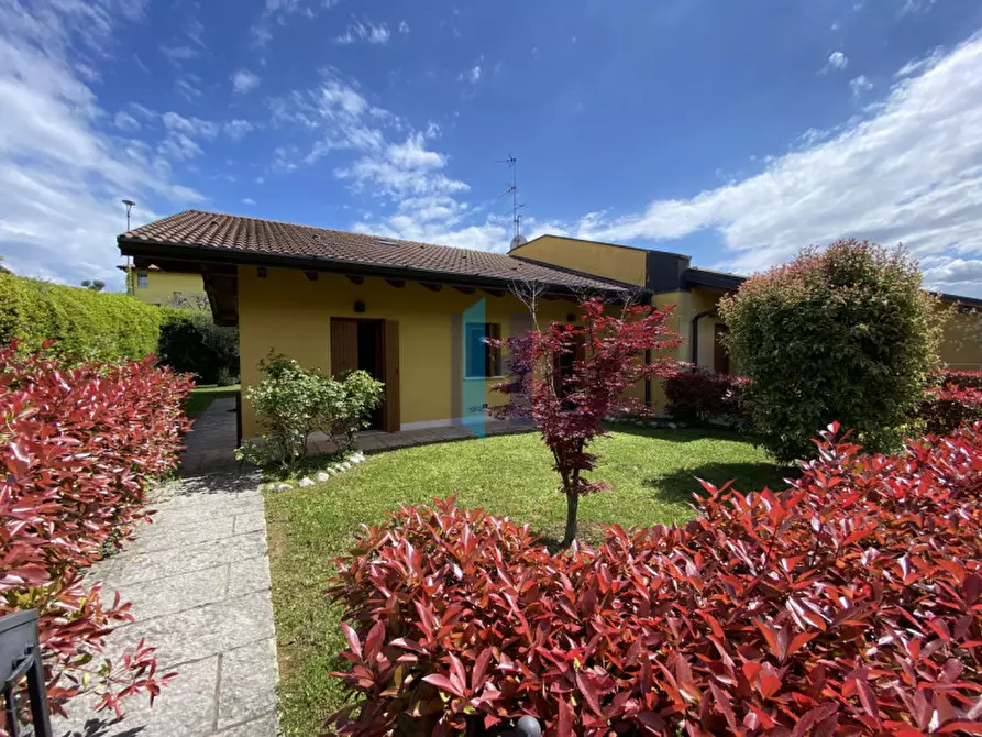 Immagine 1 di Villa in vendita  in Via San Rocco 22 a Soiano Del Lago