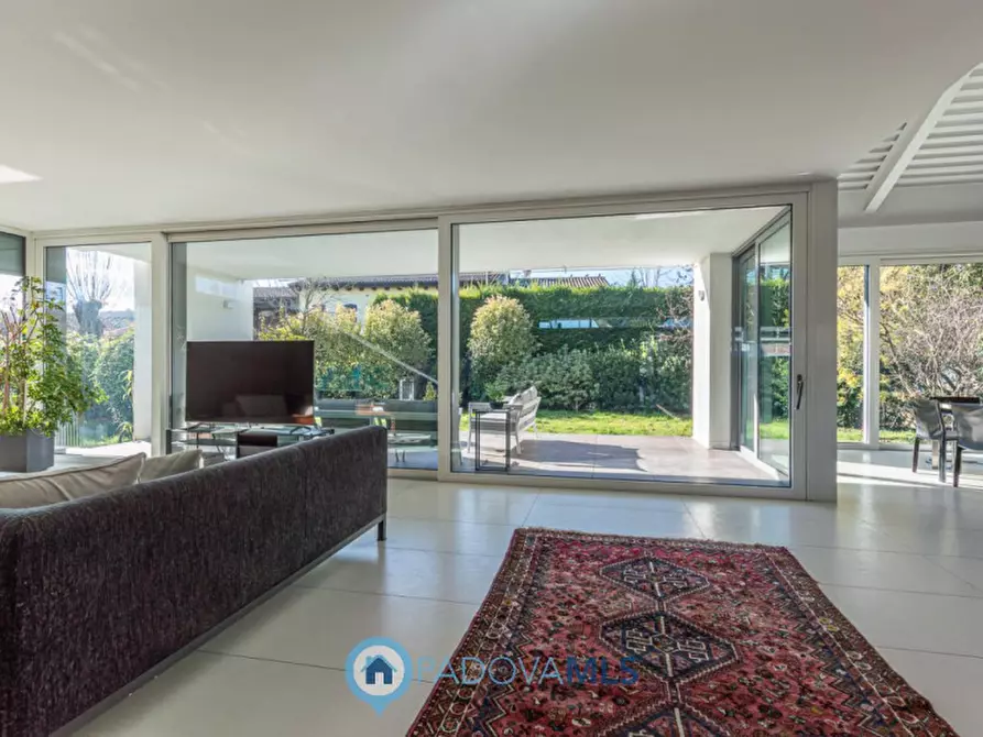 Immagine 1 di Villa in vendita  a Noventa Padovana
