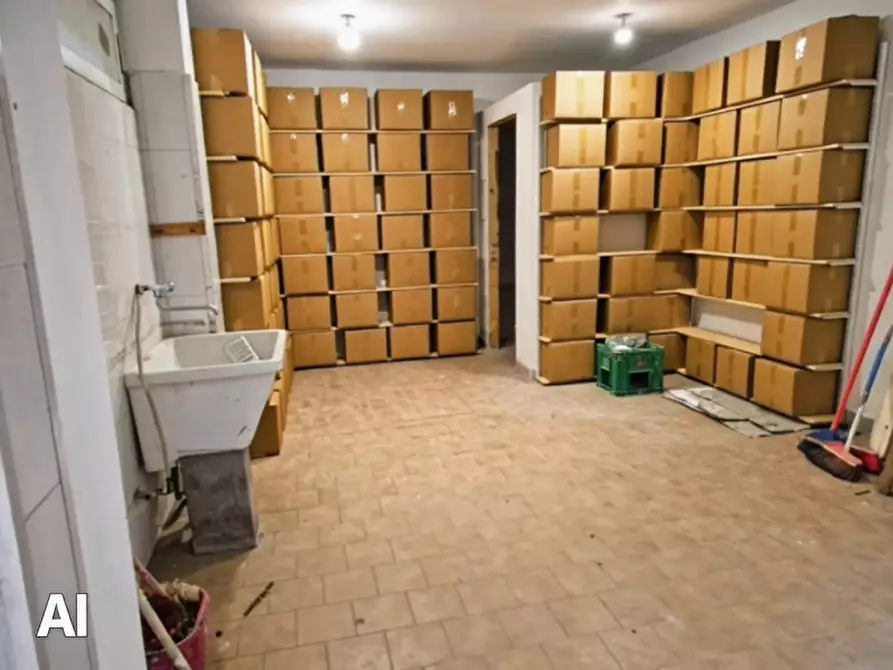 Immagine 2 di Magazzino in vendita  a Quartu Sant'elena