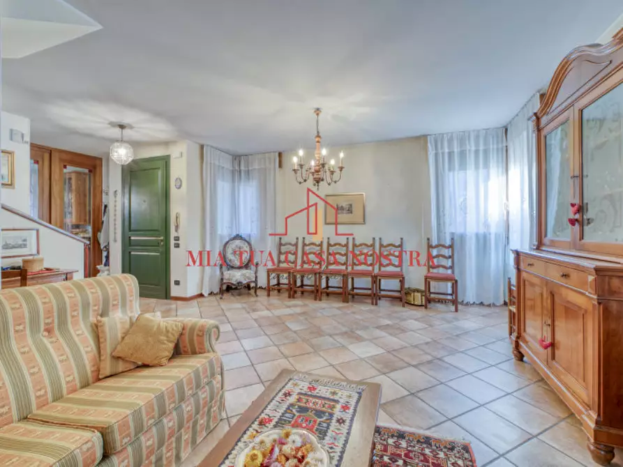 Immagine 2 di Villa in vendita  in via Campania a Rubano