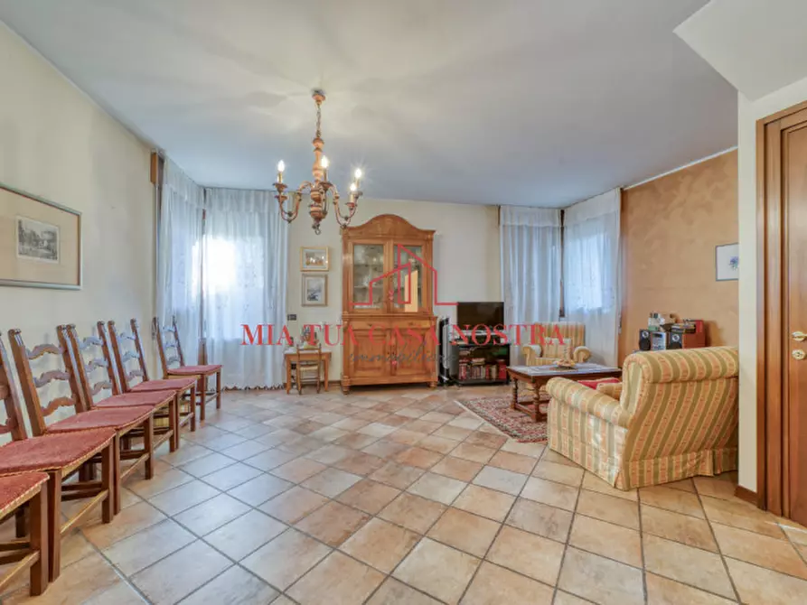 Immagine 3 di Villa in vendita  in via Campania a Rubano