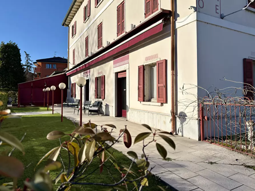 Immagine 2 di Hotel in vendita  in Via Milano 48 a Peschiera Del Garda