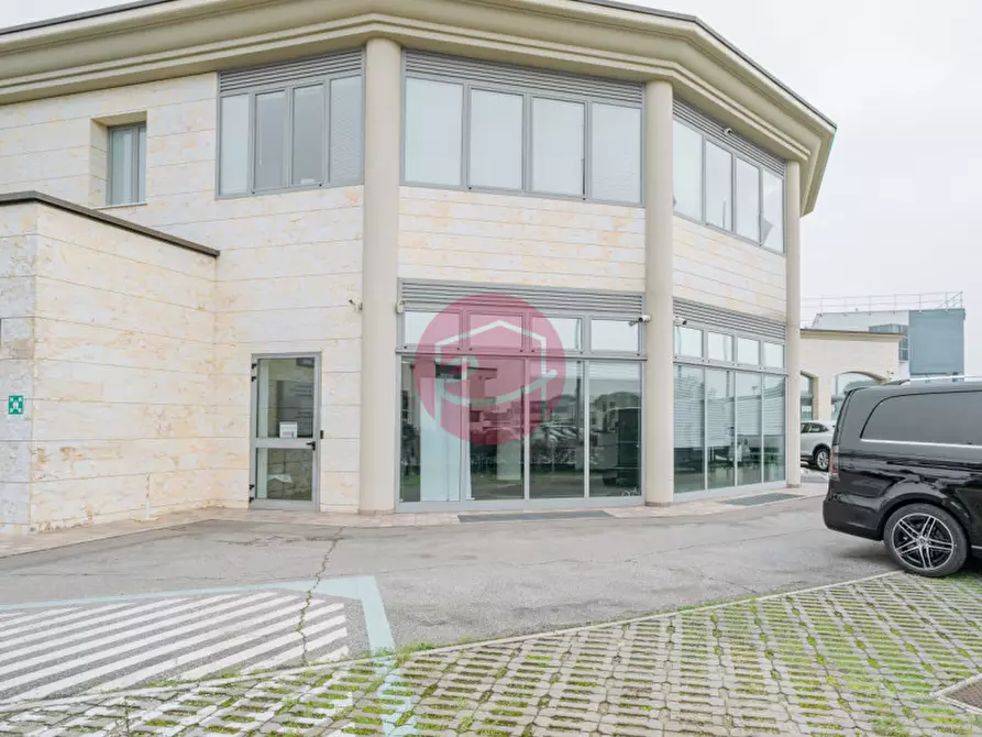 Immagine 1 di Capannone industriale in affitto  a Santarcangelo Di Romagna