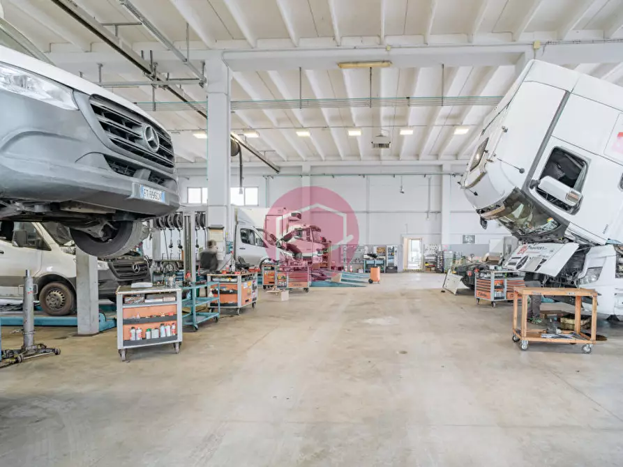 Immagine 26 di Capannone industriale in affitto  a Santarcangelo Di Romagna