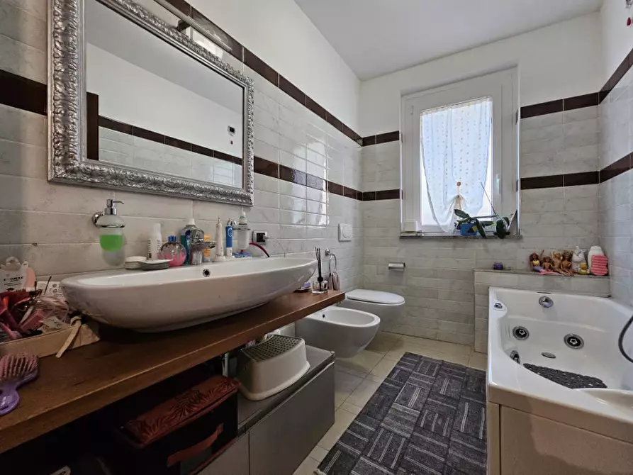 Immagine 17 di Appartamento in vendita  in Via Montenotte a Savona