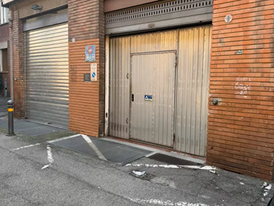 Immagine 1 di Garage in affitto  in Via Bersaglieri 5/D a Bologna