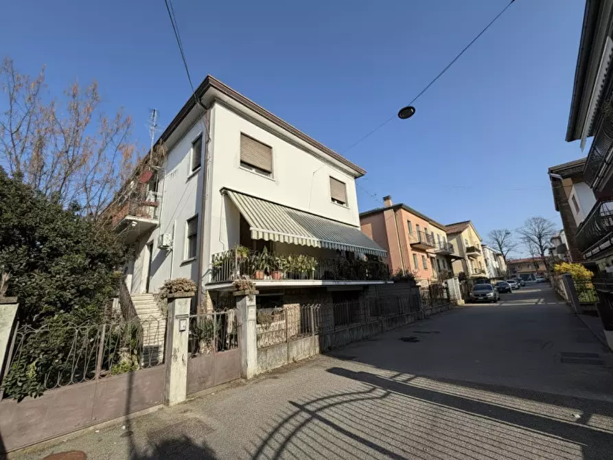 Immagine 4 di Casa bifamiliare in vendita  in Via Fosse Ardeatine a Battaglia Terme
