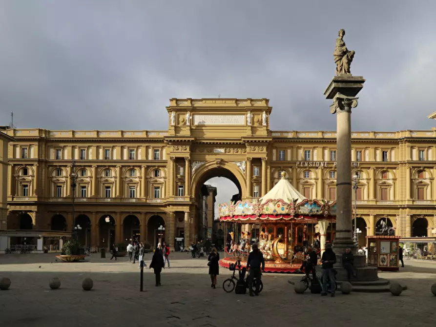 Immagine 4 di Attività commerciale in vendita  in PIAZZA DEL DUOMO a Firenze