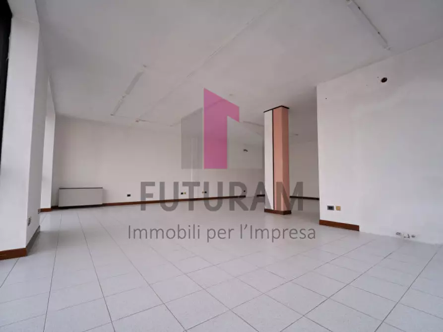 Immagine 10 di Ufficio in vendita  in Via Casoni 2 a Torri Di Quartesolo