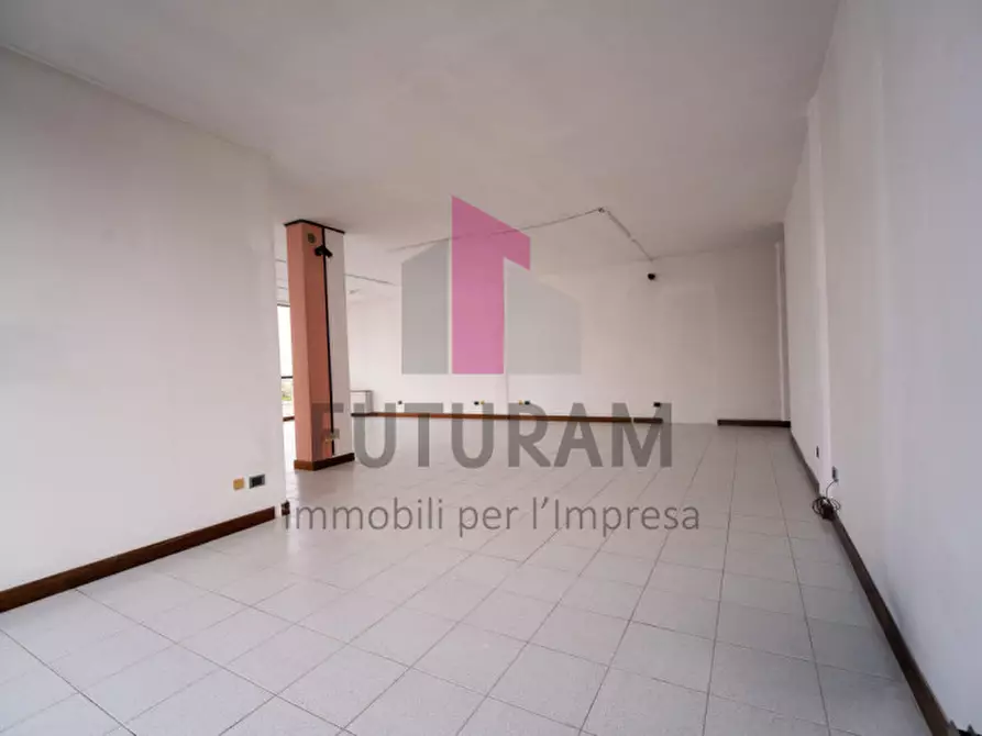 Immagine 15 di Ufficio in vendita  in Via Casoni 2 a Torri Di Quartesolo