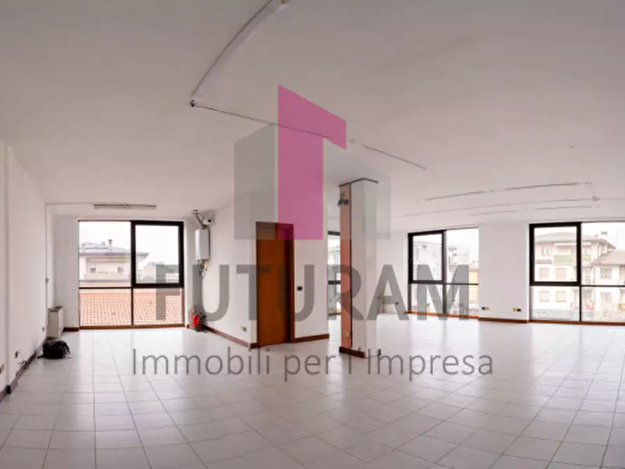 Immagine 16 di Ufficio in vendita  in Via Casoni 2 a Torri Di Quartesolo