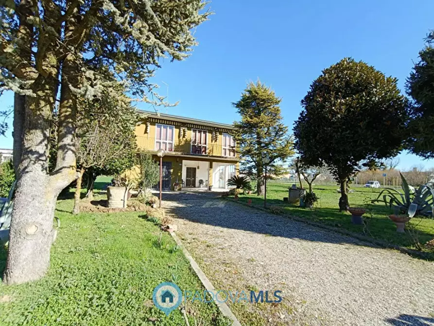 Immagine 1 di Casa indipendente in vendita  in Via Alteniero Azzoni, 1 a Padova