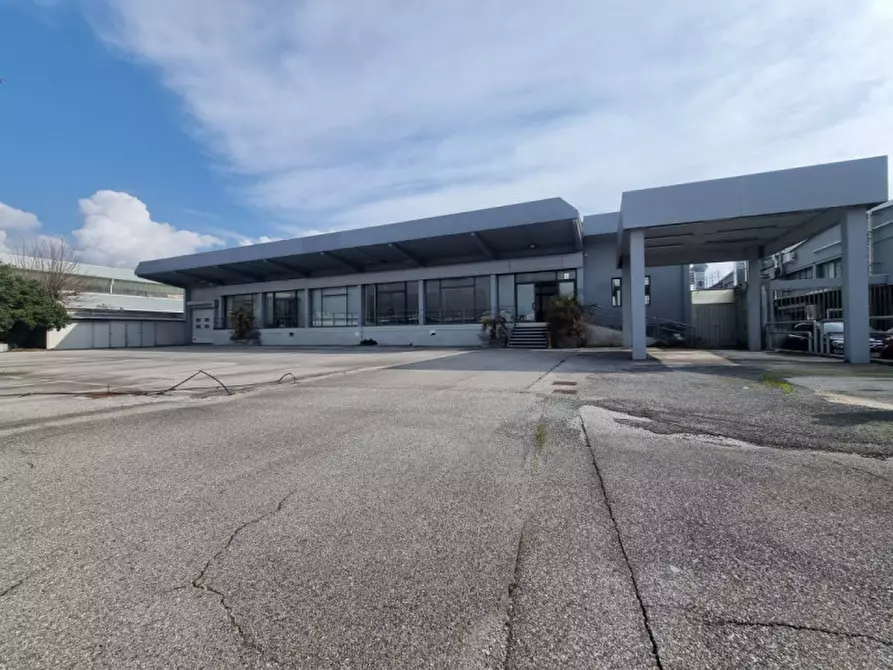 Immagine 30 di Capannone industriale in affitto  in VIA LUIGI GALVANI a Pistoia