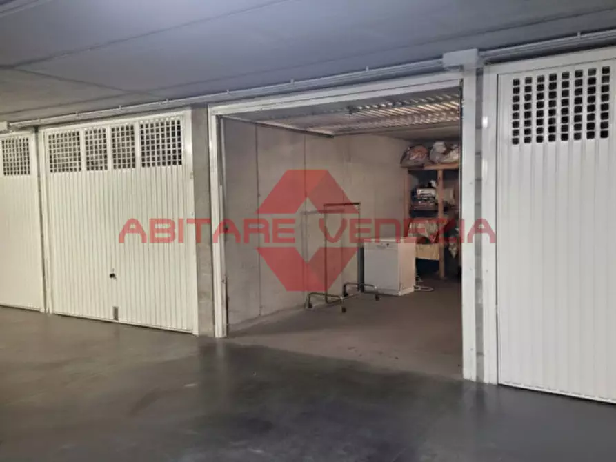 Immagine 3 di Garage in vendita  in Via Antonio Loredan a Venezia