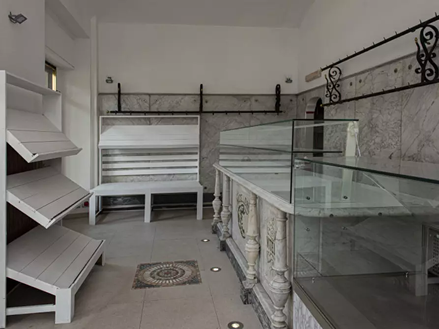 Immagine 8 di Negozio in vendita  in C.so Vinzaglio 33 a Torino