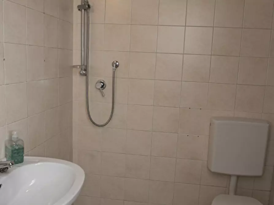 Immagine 12 di Negozio in vendita  in C.so Vinzaglio 33 a Torino