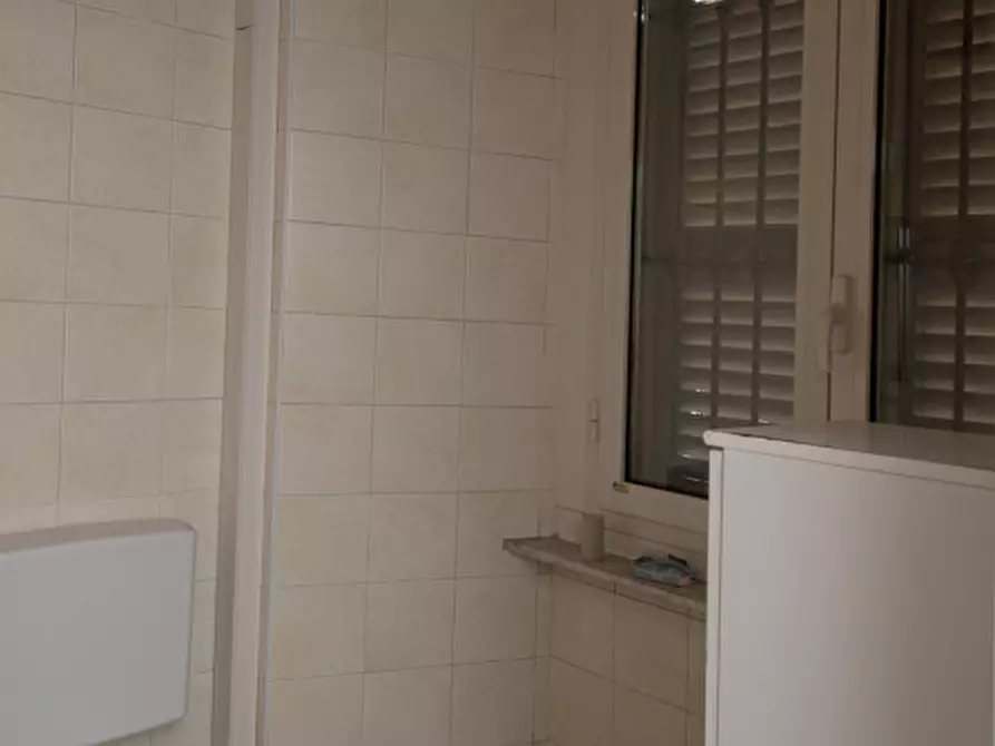 Immagine 13 di Negozio in vendita  in C.so Vinzaglio 33 a Torino