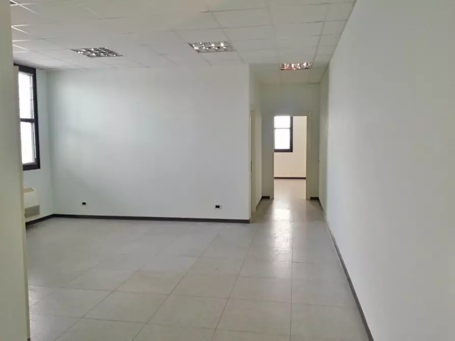 Immagine 4 di Ufficio in vendita  in viale della meccanica a Vicenza