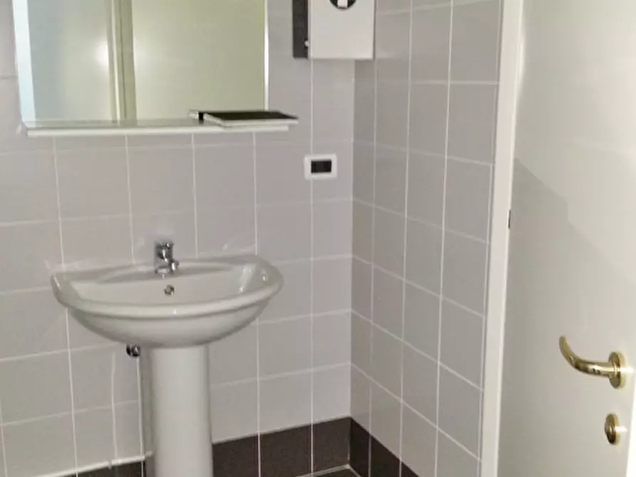 Immagine 9 di Ufficio in vendita  in viale della meccanica a Vicenza