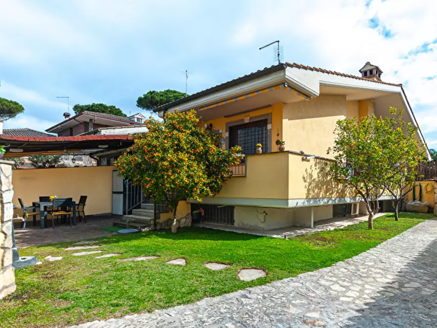 Immagine 1 di Villa in vendita  in Via Pier Alessandro Guglielmi 98 a Roma
