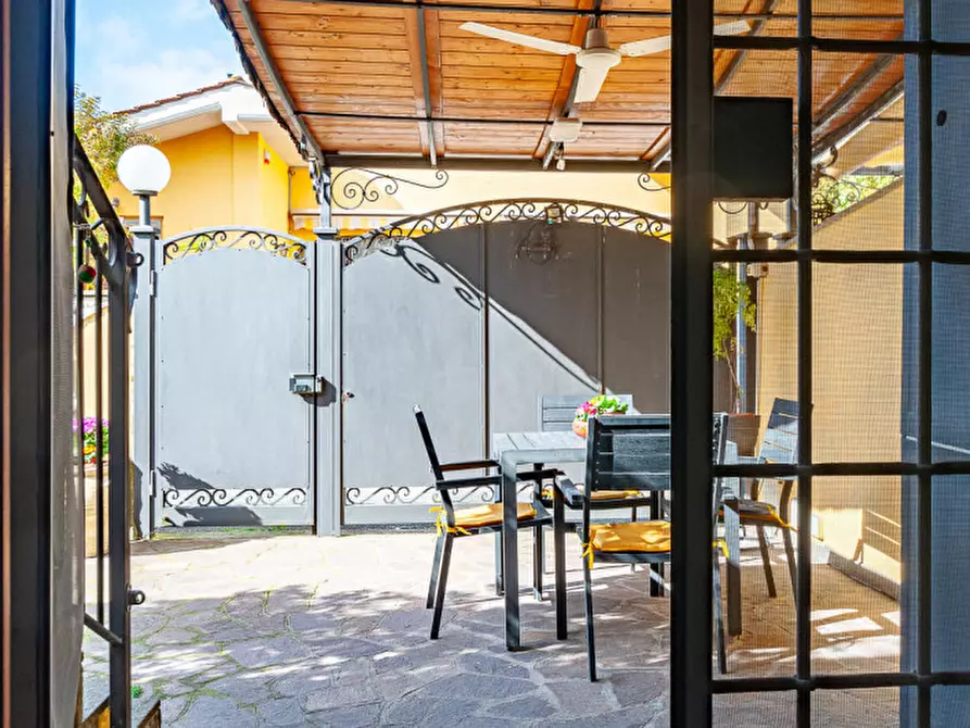 Immagine 13 di Villa in vendita  in Via Pier Alessandro Guglielmi 98 a Roma