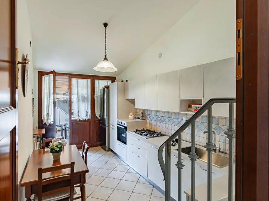 Immagine 15 di Villa in vendita  in Via Pier Alessandro Guglielmi 98 a Roma