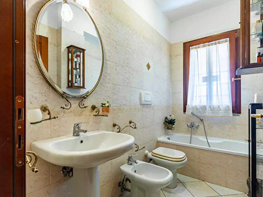 Immagine 19 di Villa in vendita  in Via Pier Alessandro Guglielmi 98 a Roma