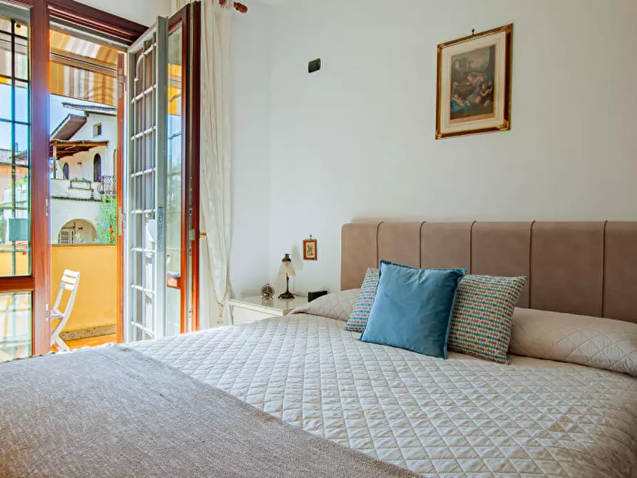 Immagine 21 di Villa in vendita  in Via Pier Alessandro Guglielmi 98 a Roma