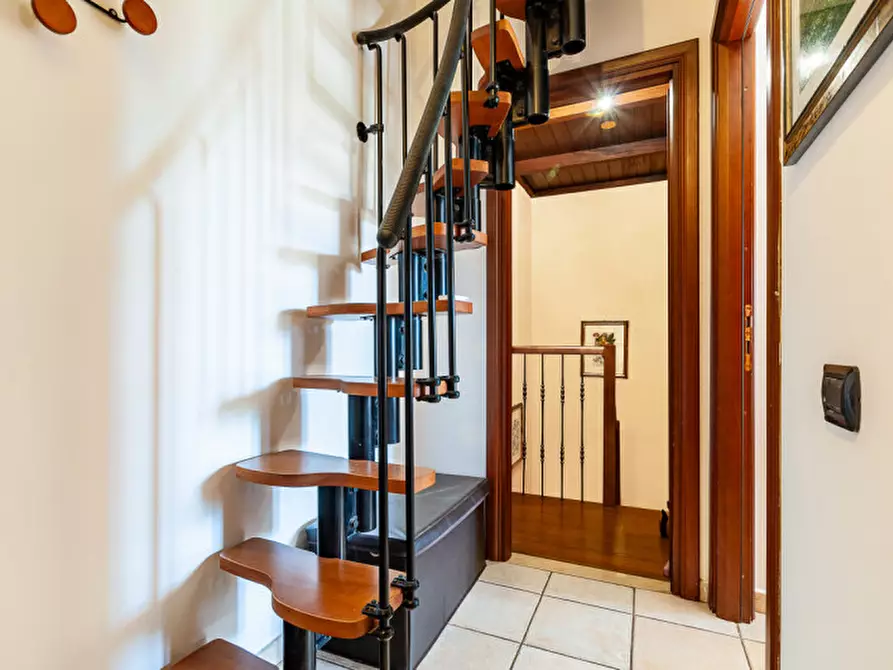 Immagine 30 di Villa in vendita  in Via Pier Alessandro Guglielmi 98 a Roma