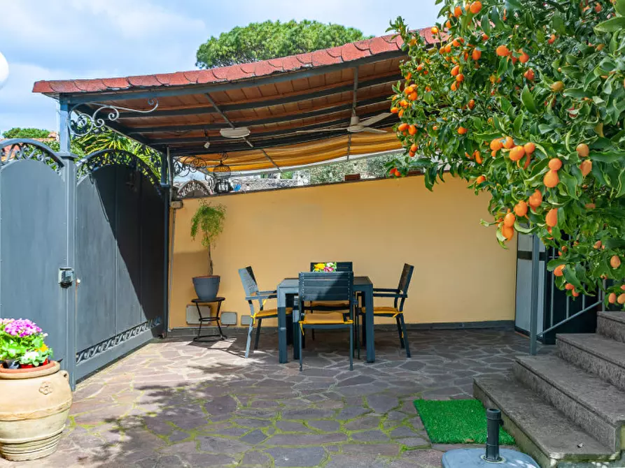 Immagine 48 di Villa in vendita  in Via Pier Alessandro Guglielmi 98 a Roma