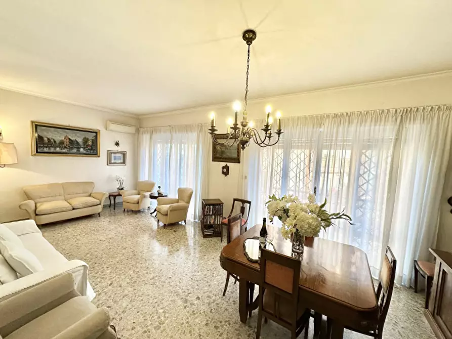 Immagine 5 di Appartamento in vendita  in Via della Divisione Torino a Roma