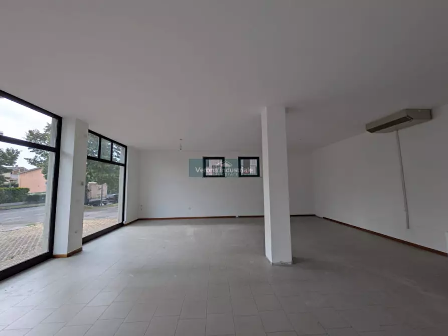 Immagine 7 di Negozio in affitto  a San Pietro In Cariano