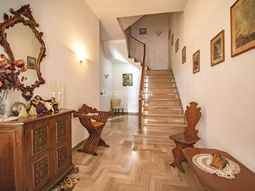 Immagine 1 di Casa indipendente in vendita  a Prato