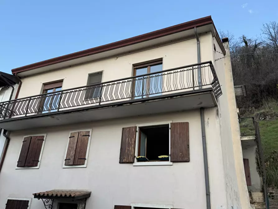 Immagine 1 di Appartamento in vendita  a Badia Calavena