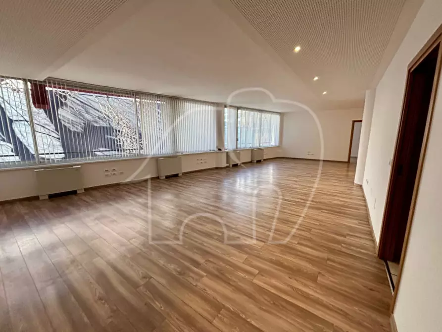 Immagine 2 di Ufficio in affitto  in Via Francesco Crispi - Francesco-Crispi-Straße a Bolzano