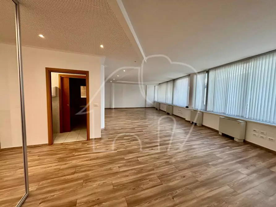 Immagine 5 di Ufficio in affitto  in Via Francesco Crispi - Francesco-Crispi-Straße a Bolzano