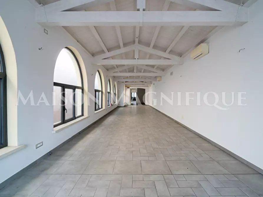 Immagine 2 di Negozio in vendita  in Via dei Fiocinini 3 a Comacchio