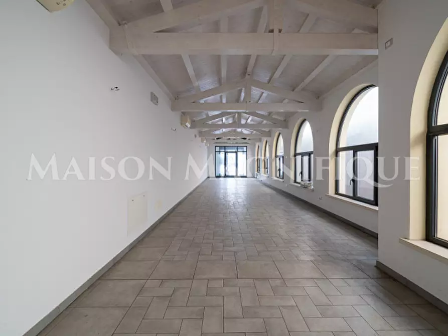 Immagine 4 di Negozio in vendita  in Via dei Fiocinini 3 a Comacchio