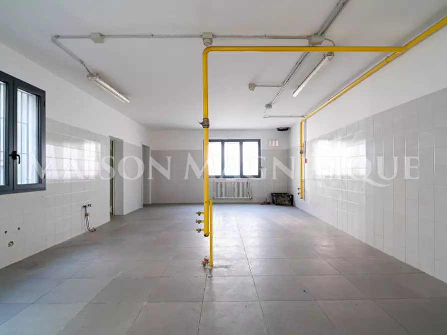 Immagine 7 di Negozio in vendita  in Via dei Fiocinini 3 a Comacchio