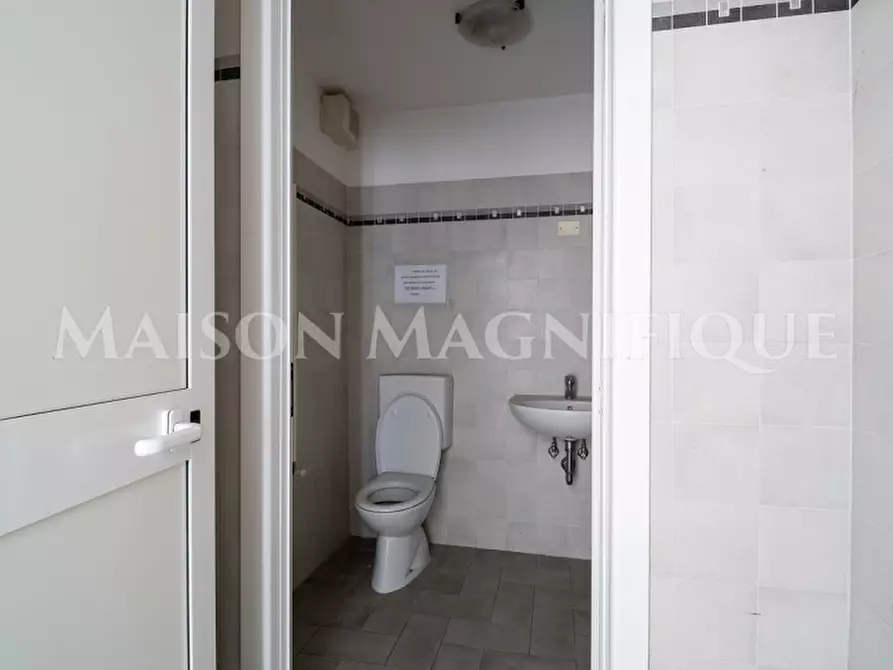 Immagine 9 di Negozio in vendita  in Via dei Fiocinini 3 a Comacchio