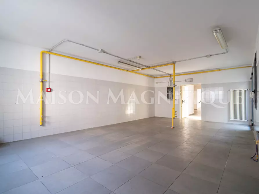 Immagine 10 di Negozio in vendita  in Via dei Fiocinini 3 a Comacchio