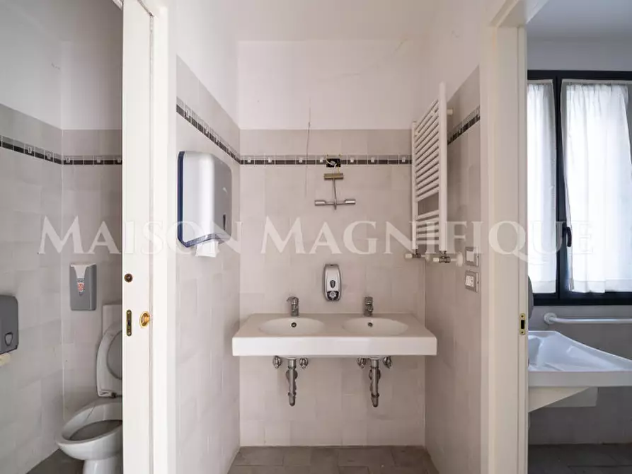 Immagine 12 di Negozio in vendita  in Via dei Fiocinini 3 a Comacchio