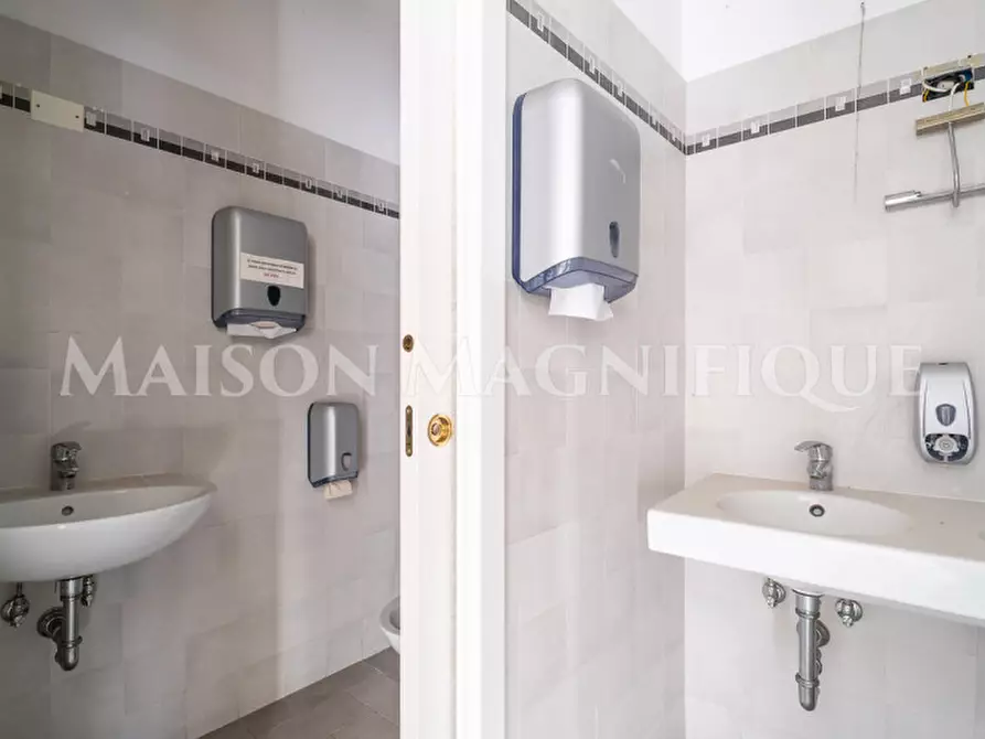 Immagine 13 di Negozio in vendita  in Via dei Fiocinini 3 a Comacchio