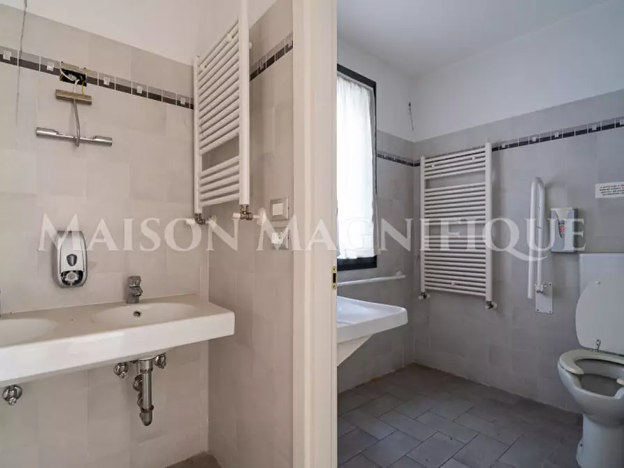 Immagine 14 di Negozio in vendita  in Via dei Fiocinini 3 a Comacchio