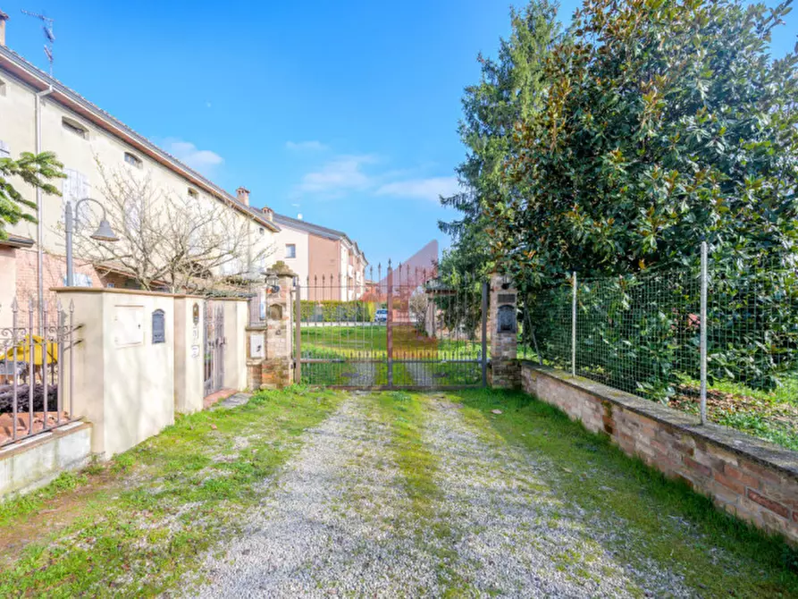 Immagine 1 di Rustico / casale in vendita  in Via al taro a Fontevivo