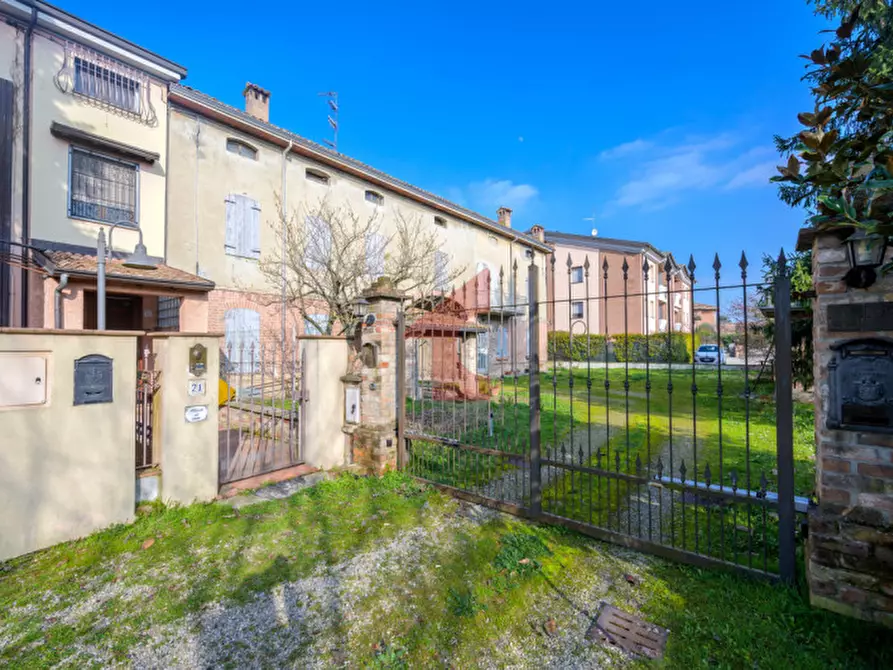 Immagine 2 di Rustico / casale in vendita  in Via al taro a Fontevivo